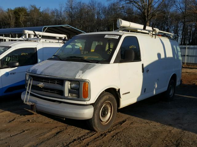 1GCFG25W121113452 - 2002 CHEVROLET EXPRESS G2 WHITE photo 2