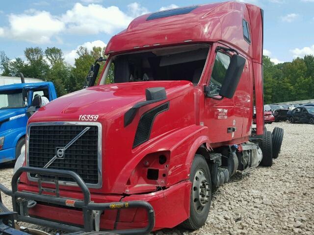 4V4NC9EH2GN180907 - 2016 VOLVO VN VNL RED photo 2