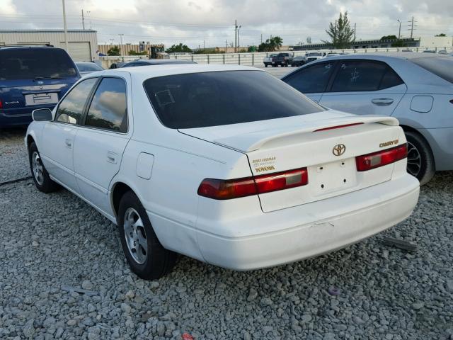 4T1BG22K4WU284115 - 1998 TOYOTA CAMRY CE WHITE photo 3