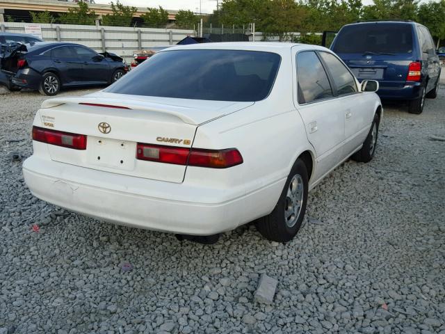 4T1BG22K4WU284115 - 1998 TOYOTA CAMRY CE WHITE photo 4