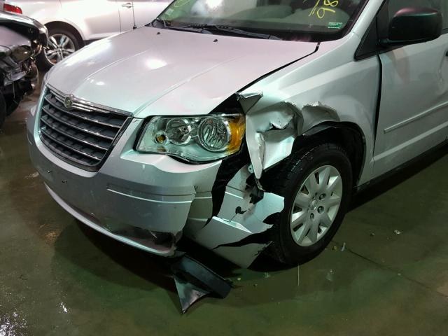 2A8HR44H88R799892 - 2008 CHRYSLER TOWN & COU SILVER photo 9