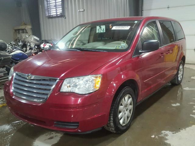 2A8HR44E59R581237 - 2009 CHRYSLER TOWN & COU RED photo 2