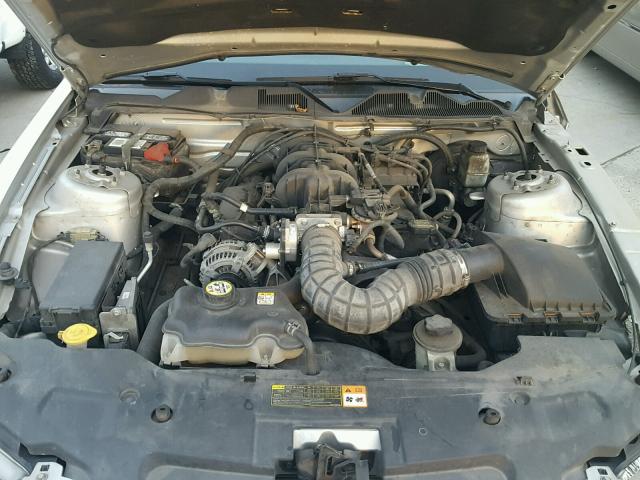 1ZVBP8AN8A5101396 - 2010 FORD MUSTANG SILVER photo 7