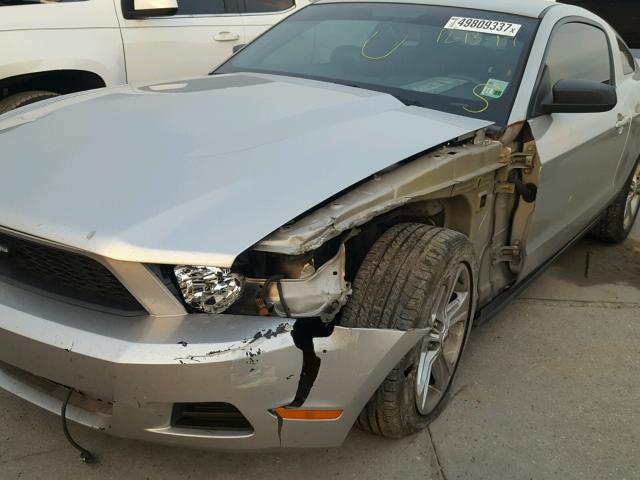 1ZVBP8AN8A5101396 - 2010 FORD MUSTANG SILVER photo 9