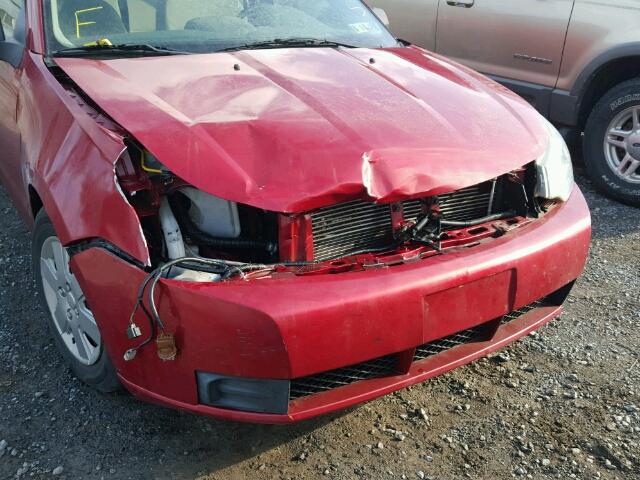 1FAHP3EN4AW237647 - 2010 FORD FOCUS S RED photo 9