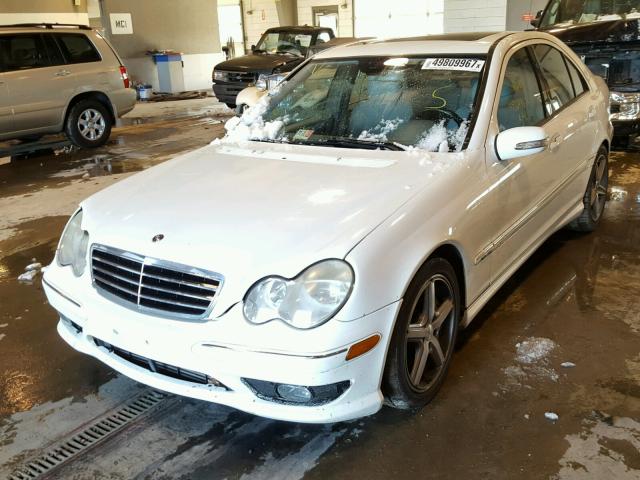 WDBRF40J95F680991 - 2005 MERCEDES-BENZ C 230K SPO WHITE photo 2