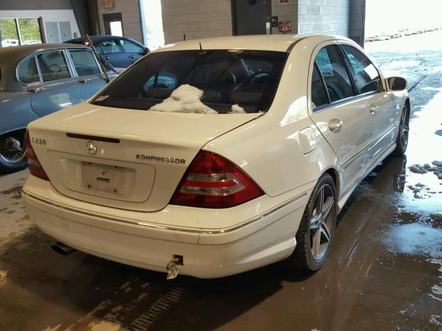 WDBRF40J95F680991 - 2005 MERCEDES-BENZ C 230K SPO WHITE photo 4