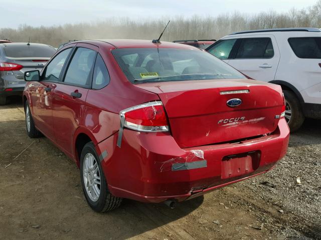 1FAHP3FN1AW199423 - 2010 FORD FOCUS SE RED photo 3