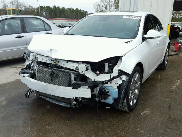 2G4GR5GX5H9122290 - 2017 BUICK REGAL PREM WHITE photo 2