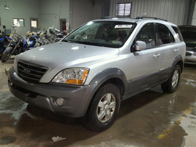 KNDJC736385845850 - 2008 KIA SORENTO EX SILVER photo 2