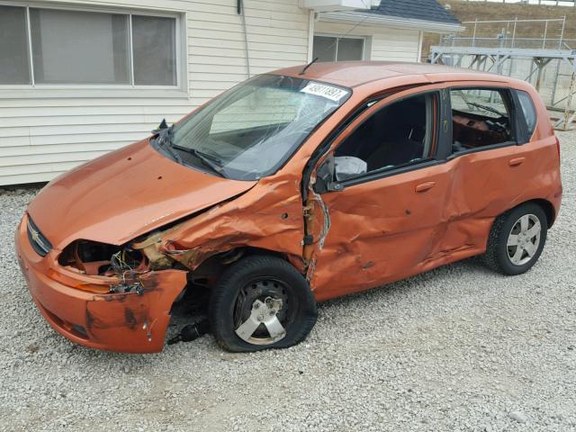 KL1TD666X8B076512 - 2008 CHEVROLET AVEO BASE ORANGE photo 2