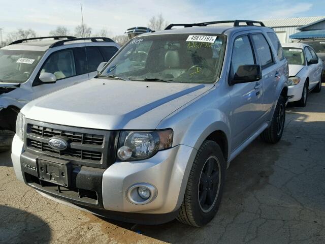 1FMCU0DG7BKB58220 - 2011 FORD ESCAPE XLT SILVER photo 2