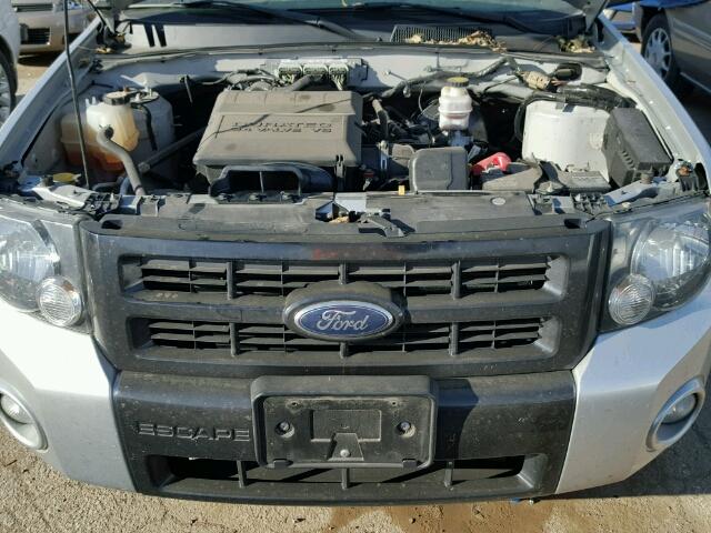 1FMCU0DG7BKB58220 - 2011 FORD ESCAPE XLT SILVER photo 7