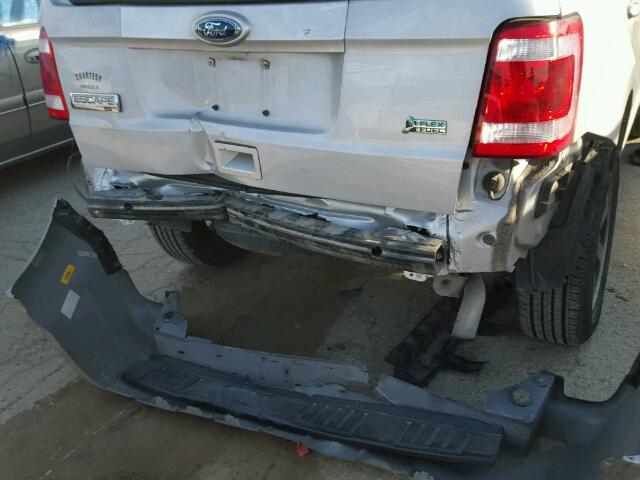 1FMCU0DG7BKB58220 - 2011 FORD ESCAPE XLT SILVER photo 9