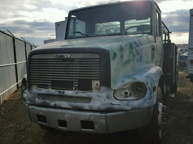 1FUWTMDA8XHA71238 - 1999 FREIGHTLINER MEDIUM CON WHITE photo 2