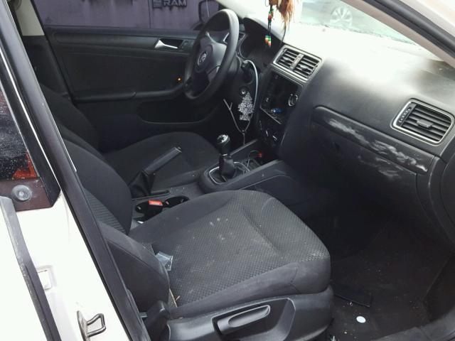3VW1K7AJ4DM252297 - 2013 VOLKSWAGEN JETTA BASE WHITE photo 5