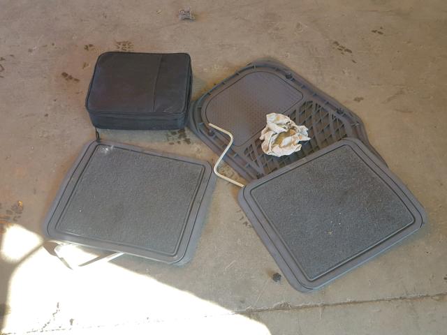 JTKKT624350100029 - 2005 TOYOTA SCION XA RED photo 9