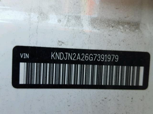 KNDJN2A26G7391979 - 2016 KIA SOUL WHITE photo 10