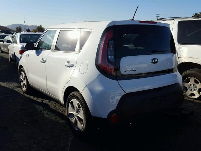 KNDJN2A26G7391979 - 2016 KIA SOUL WHITE photo 3