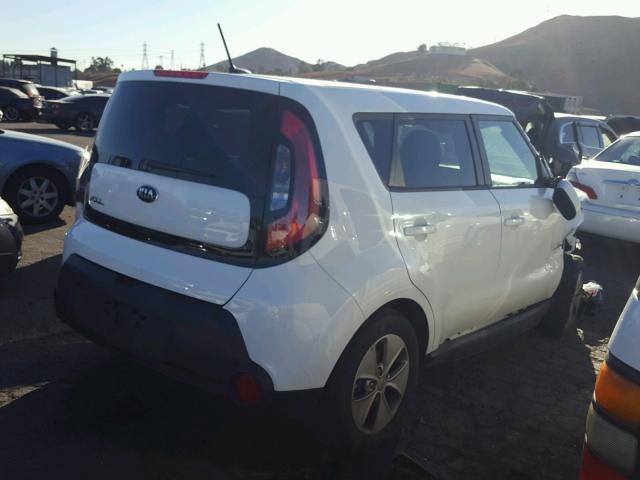 KNDJN2A26G7391979 - 2016 KIA SOUL WHITE photo 4