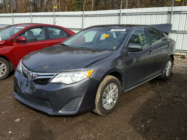4T1BF1FK7CU636672 - 2012 TOYOTA CAMRY BASE GRAY photo 2