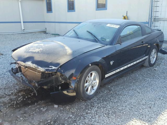 1ZVHT80N895140671 - 2009 FORD MUSTANG BLACK photo 2