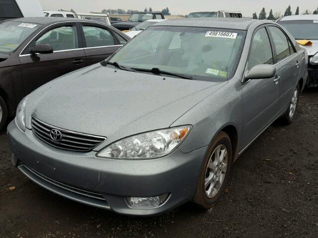 JTDBE30K753034116 - 2005 TOYOTA CAMRY LE GREEN photo 2