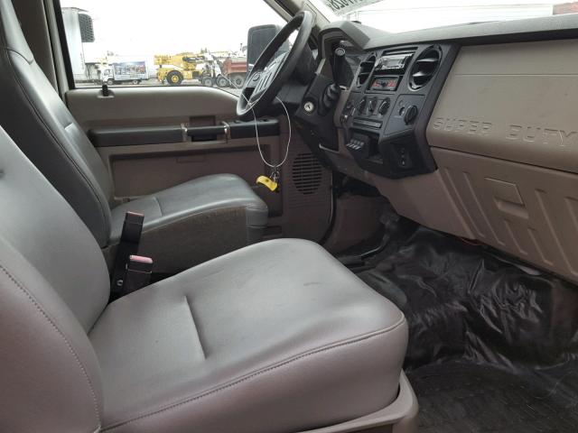 1FDAF57R58EC06719 - 2008 FORD F550 SUPER WHITE photo 5