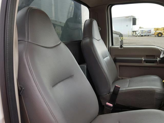 1FDAF57R58EC06719 - 2008 FORD F550 SUPER WHITE photo 6