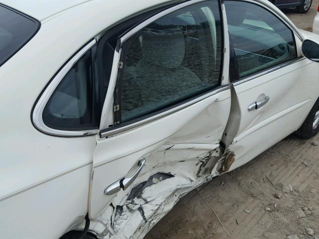 2G4WC532551281943 - 2005 BUICK LACROSSE C WHITE photo 9