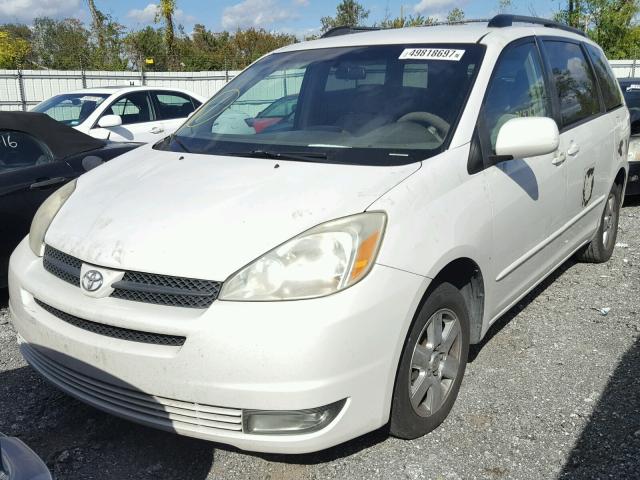 5TDZA22C14S166151 - 2004 TOYOTA SIENNA XLE WHITE photo 2