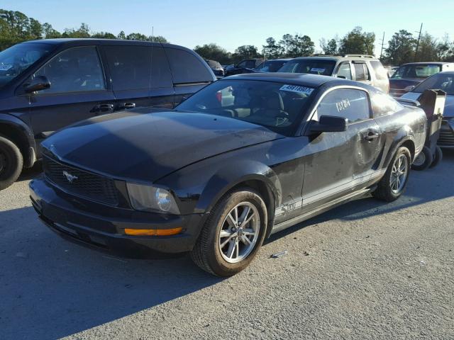 1ZVFT80NX55171728 - 2005 FORD MUSTANG BLACK photo 2