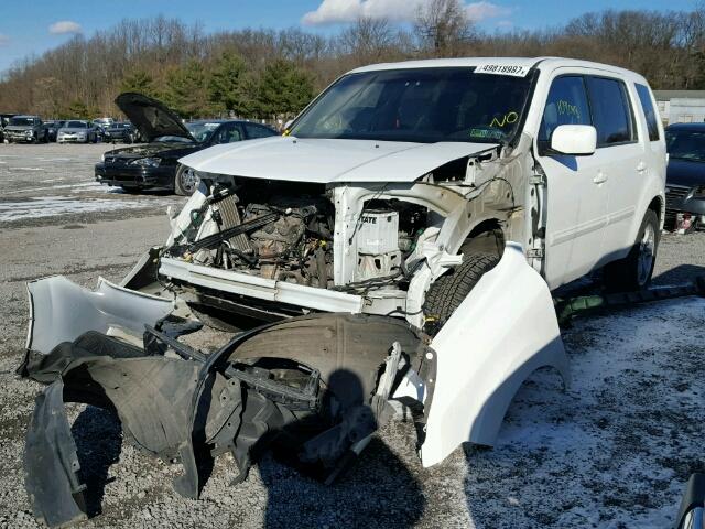 5FNYF4H46CB030755 - 2012 HONDA PILOT EX WHITE photo 2