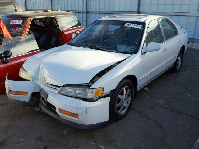 1HGCD5655SA051283 - 1995 HONDA ACCORD EX WHITE photo 2