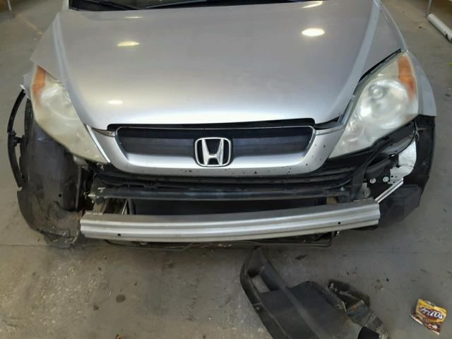 5J6RE38399L008791 - 2009 HONDA CR-V LX SILVER photo 7