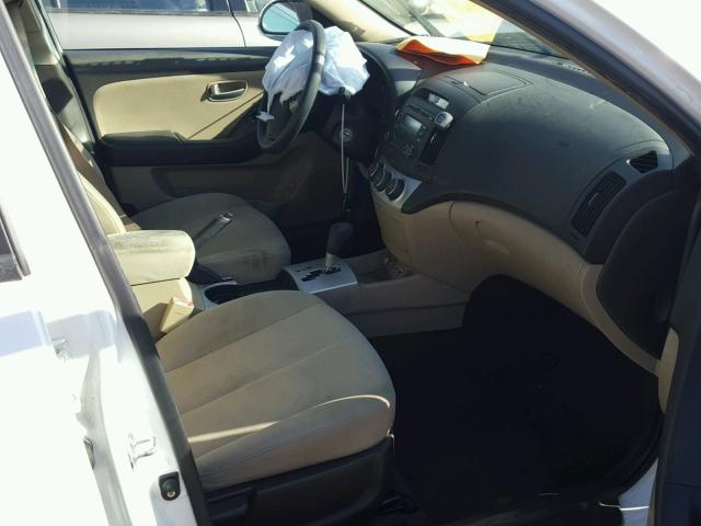 KMHDU46D59U716501 - 2009 HYUNDAI ELANTRA GL WHITE photo 5