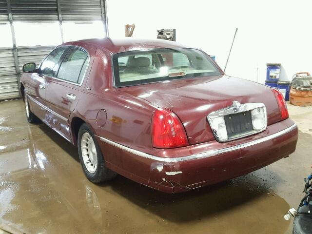 1LNHM82W1YY884496 - 2000 LINCOLN TOWN CAR S MAROON photo 3