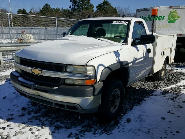 1GBHK24141E244352 - 2001 CHEVROLET SILVERADO WHITE photo 2