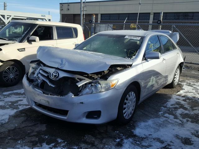 4T1BF3EK8AU056180 - 2010 TOYOTA CAMRY BASE SILVER photo 2