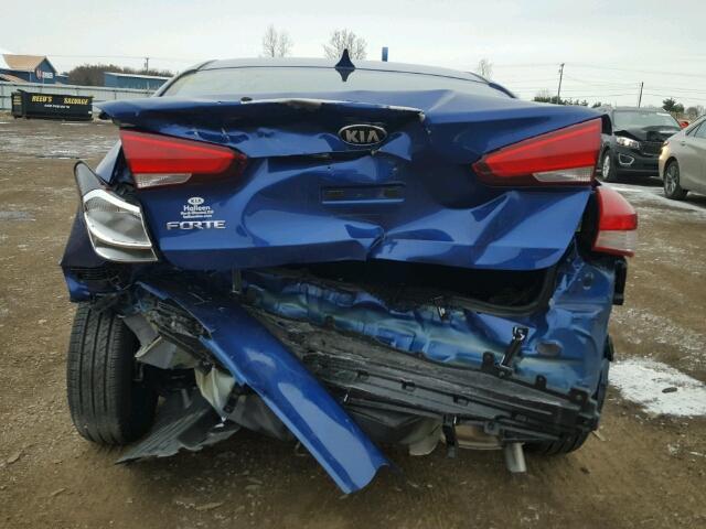 3KPFK4A72HE064812 - 2017 KIA FORTE LX BLUE photo 9