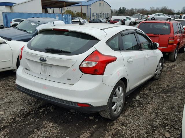 1FAHP3K24CL197326 - 2012 FORD FOCUS SE WHITE photo 4