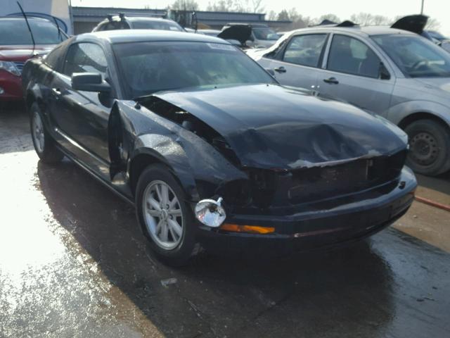 1ZVFT80N365233147 - 2006 FORD MUSTANG BLACK photo 1