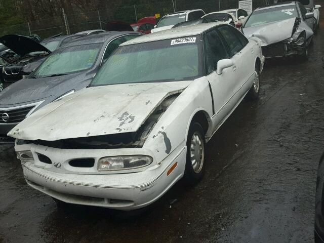 1G3HN52K4W4857231 - 1998 OLDSMOBILE 88 BASE WHITE photo 2