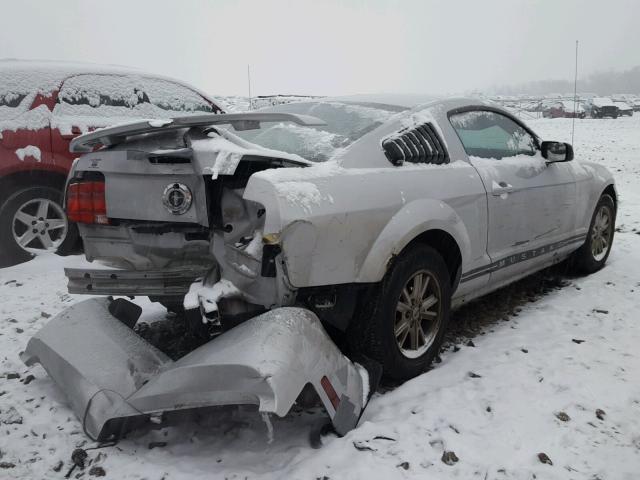 1ZVHT80N165246309 - 2006 FORD MUSTANG SILVER photo 4