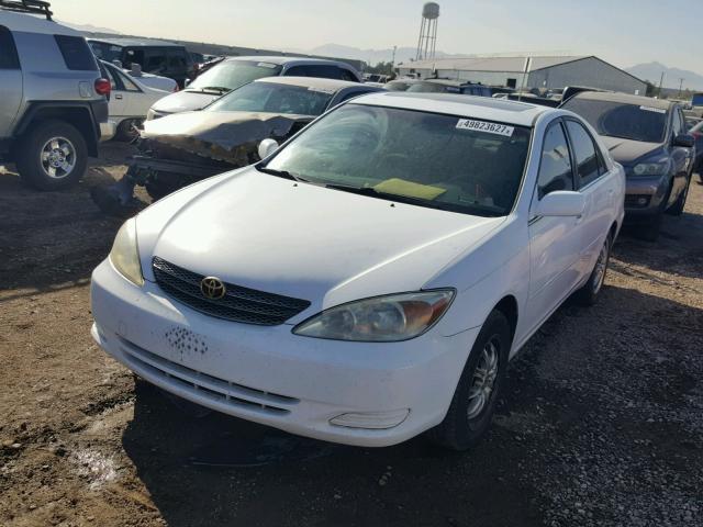 JTDBE32KX20109739 - 2002 TOYOTA CAMRY LE WHITE photo 2