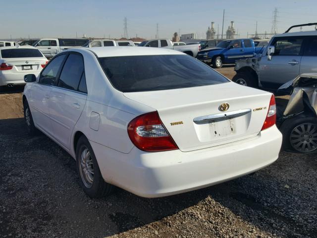 JTDBE32KX20109739 - 2002 TOYOTA CAMRY LE WHITE photo 3