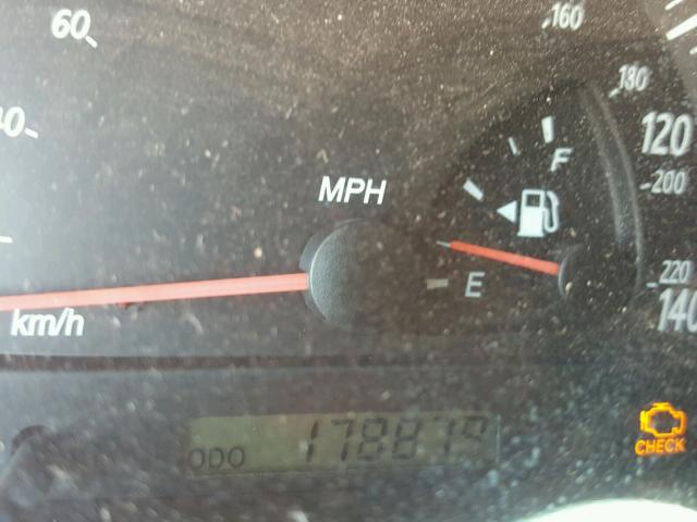 JTDBE32KX20109739 - 2002 TOYOTA CAMRY LE 白色 照片 8