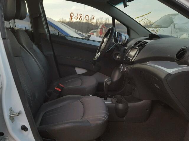 KL8CD6S93FC740187 - 2015 CHEVROLET SPARK 1LT Белый фото 5