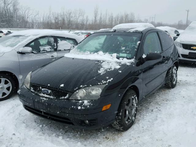 1FAHP31NX7W313726 - 2007 FORD FOCUS ZX3 BLACK photo 2