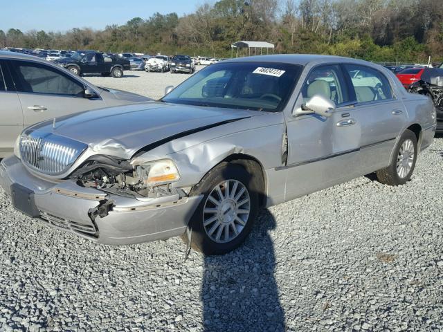 1LNHM81W63Y704195 - 2003 LINCOLN TOWN CAR E SILVER photo 2